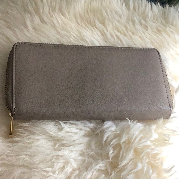 Marc by Marc Jacobs Vertical Leather Zip Wallet - Picture 3 of 3